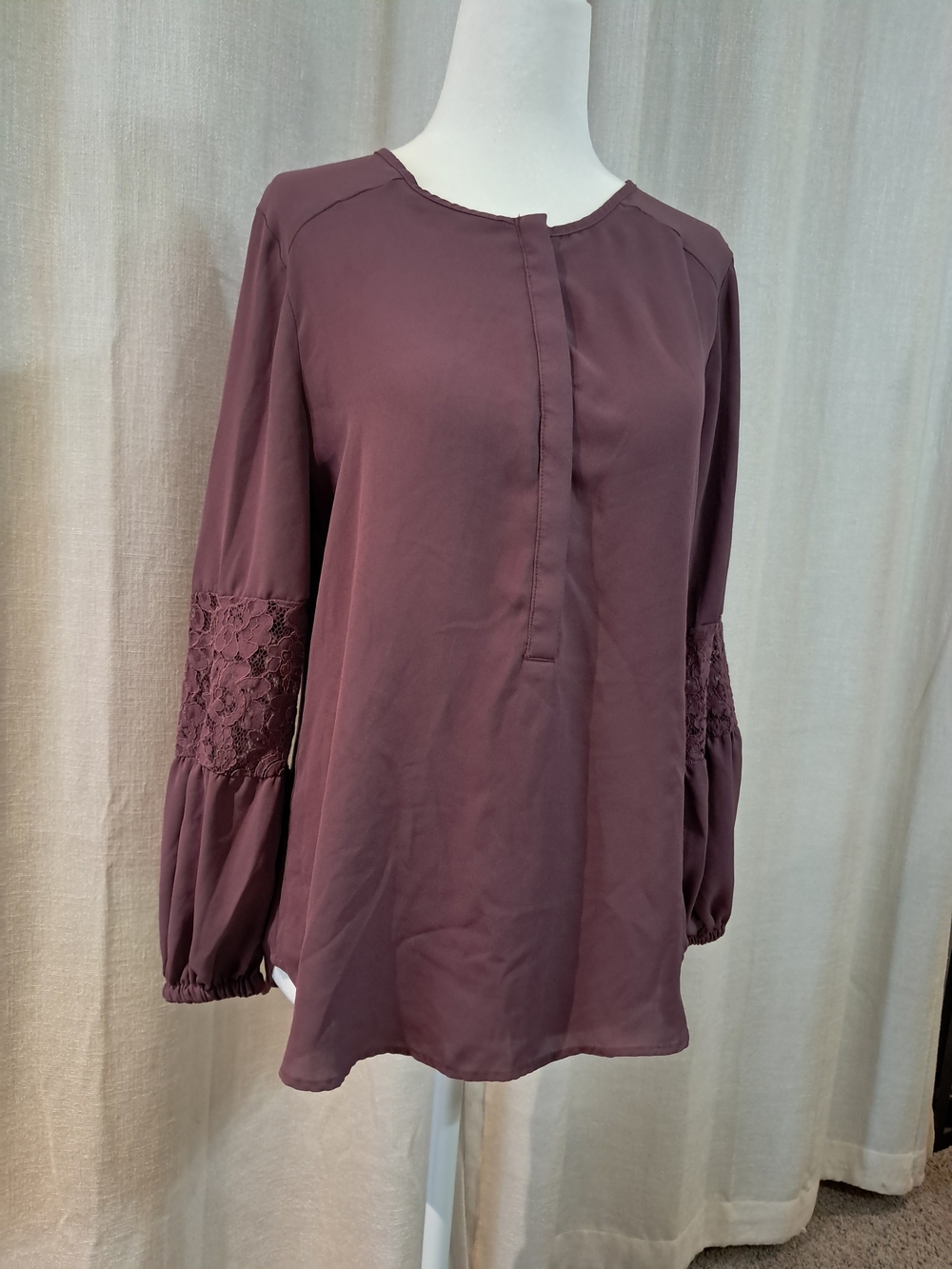 Women's Lace-Inset Blouse in Mauve Petite Small